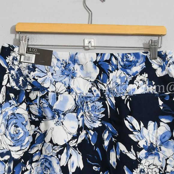 S.C. & CO. Ladies' Tummy Control Skort. - Picture 3 of 9